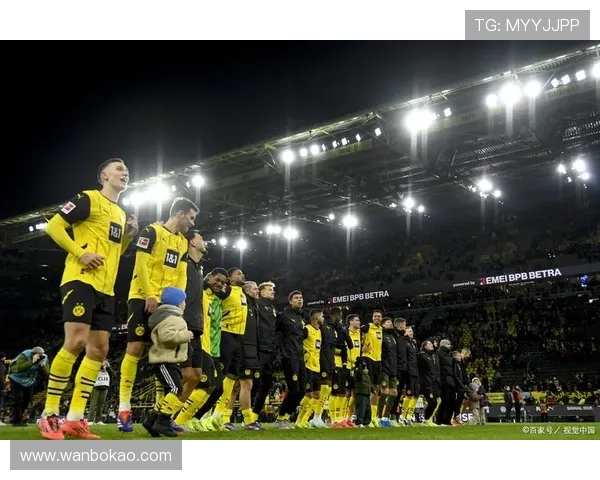 全球足球巨星盘点：那些闪耀绿茵场的传奇人物与他们的故事