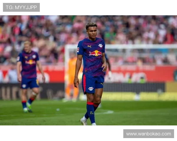 最近备受瞩目的足球明星们及其在赛场上的精彩表现与影响力分析 最近备受瞩目的足球明星们及其在赛场上的精彩表现与影响力分析