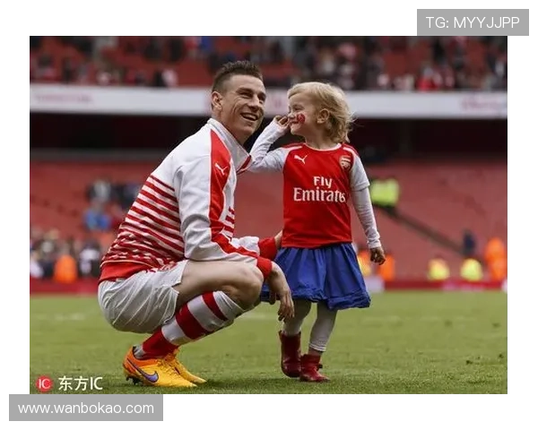 足球明星与超美老婆的甜蜜生活揭秘,爱情与事业的完美平衡 足球明星与超美老婆的甜蜜生活揭秘,爱情与事业的完美平衡